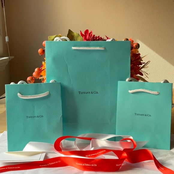 🎀 TIFFANY & CO. BAG AND RIBBON BUNDLE 🎀 NWOT 🎀 - Picture 6 of 16